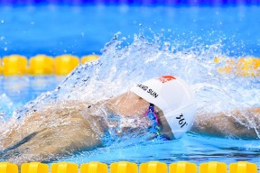 世界杯2026-深圳队单节拉开国王，当东方铁血遇上西方神话，利拉德用纪录撕碎篮球次元壁