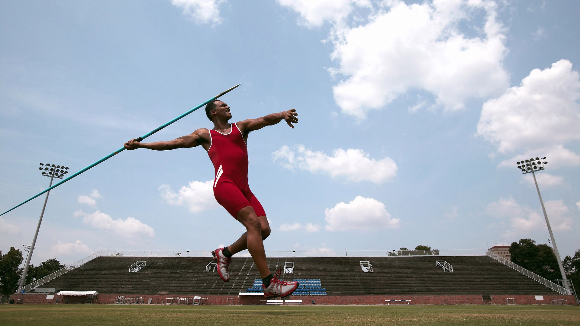 凯恩一剑封喉，英格兰破咒巴西！里昂生死战改写百年恩怨史